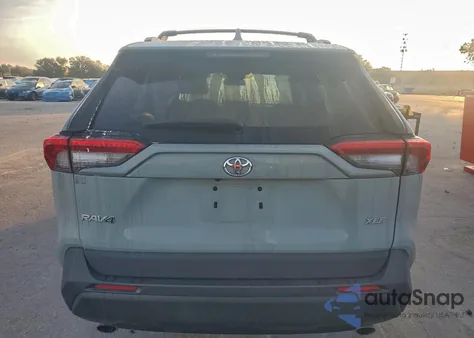 2020 Toyota Rav4 Xle z USA, uszkodzony, nr VIN 2T3W1RFV5LC081741